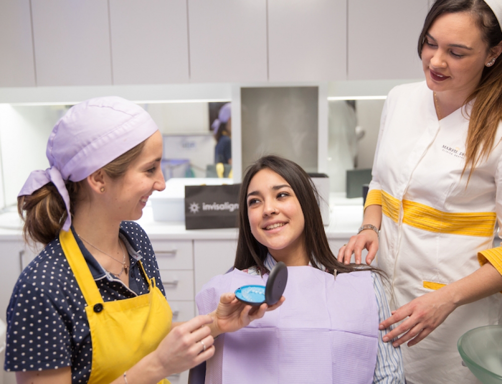 Qué puedo comer después de colocarme un implante dental