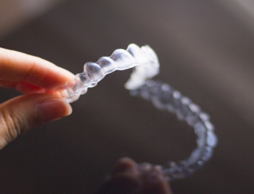 ¿Qué son los ataches de invisalign ?